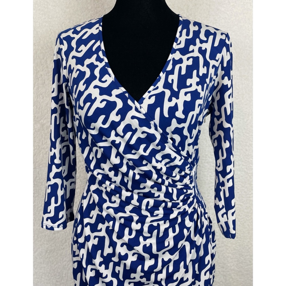 LAUNDRY • Blue and White Geometric Wrap V-Neck Mini Dress, 4P - Picture 3 of 14